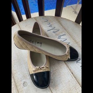 FS/NY BEIGE BLK QUILTED BALLET SLIPPERS LIKE NEW 7